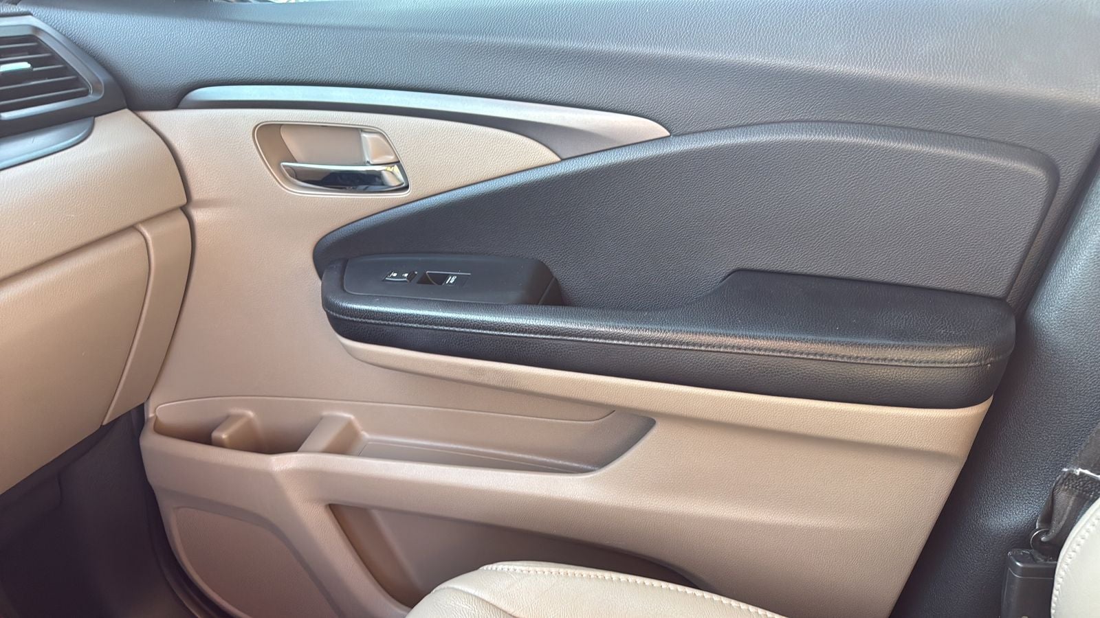 2016 Honda Pilot EX-L w/Rear Entertainment System