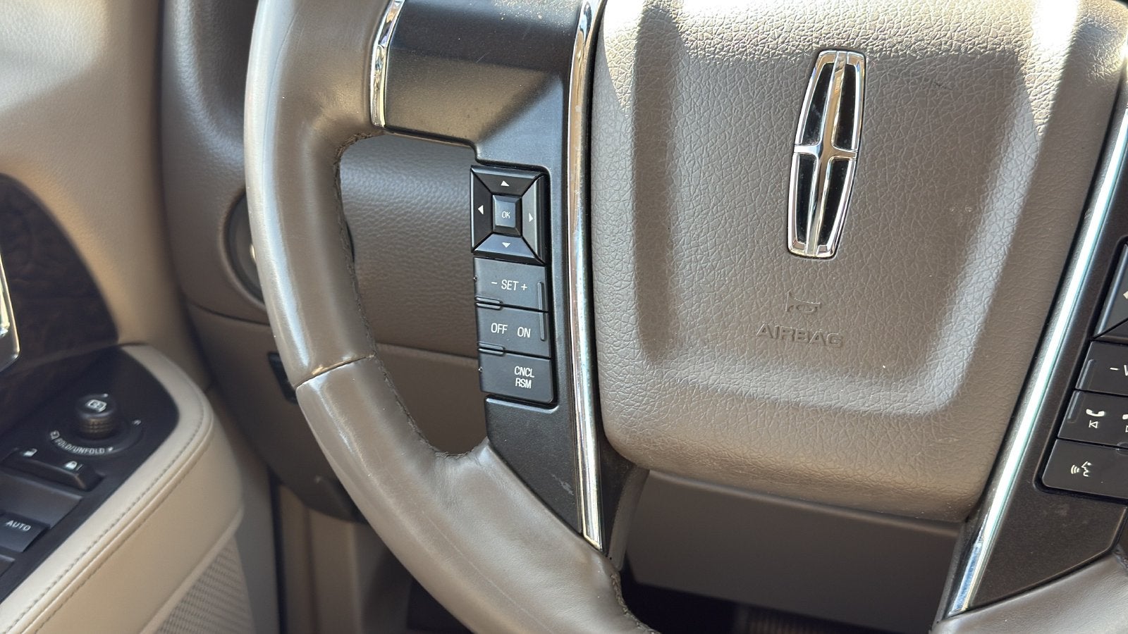 2015 Lincoln Navigator L Base
