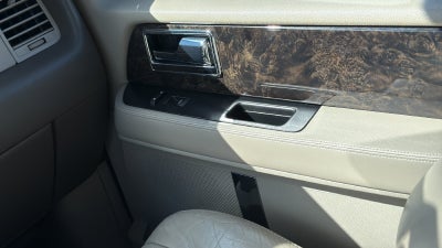 2015 Lincoln Navigator L Base