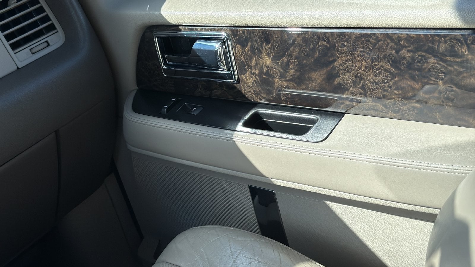 2015 Lincoln Navigator L Base