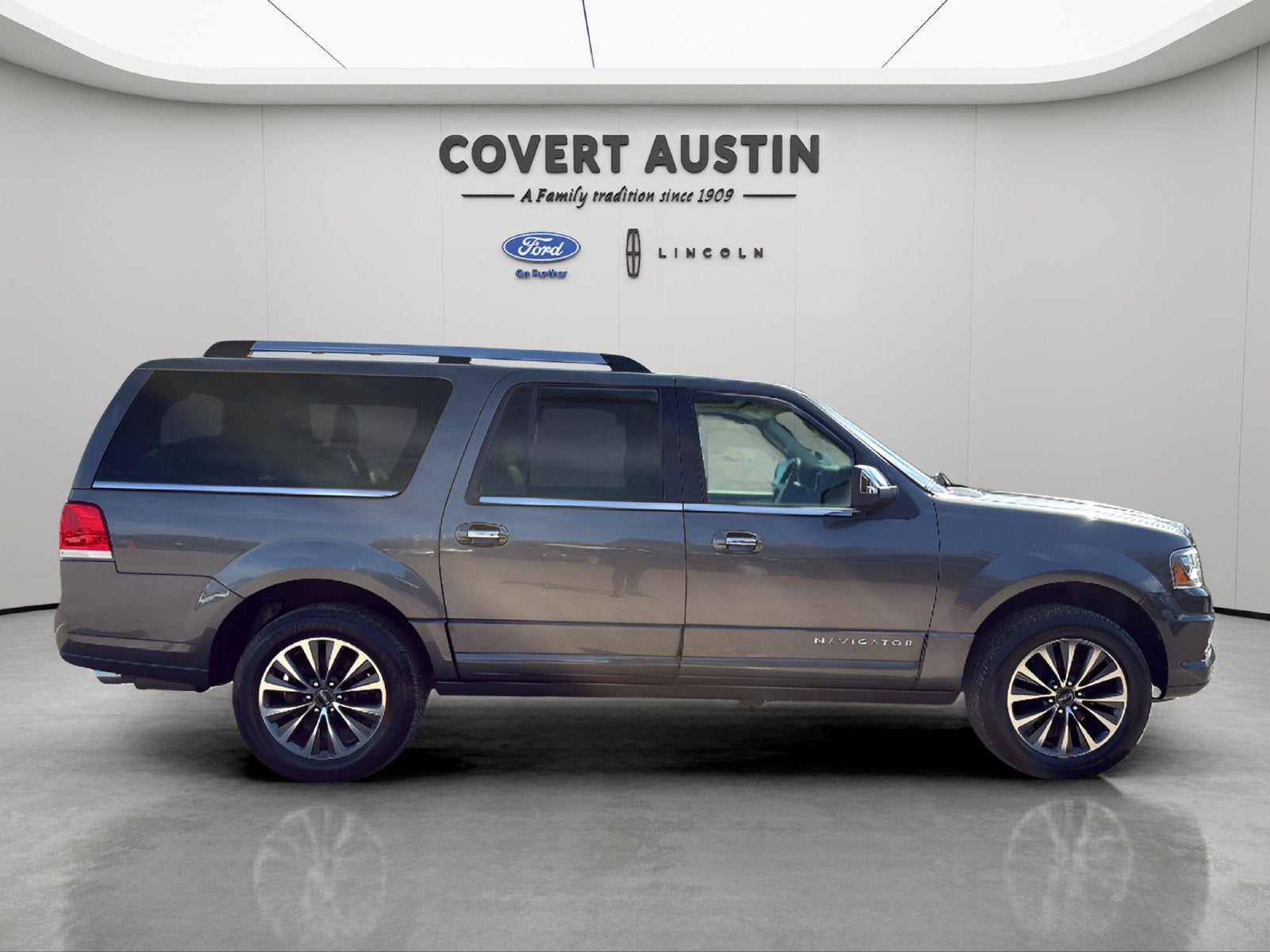 2015 Lincoln Navigator L Base