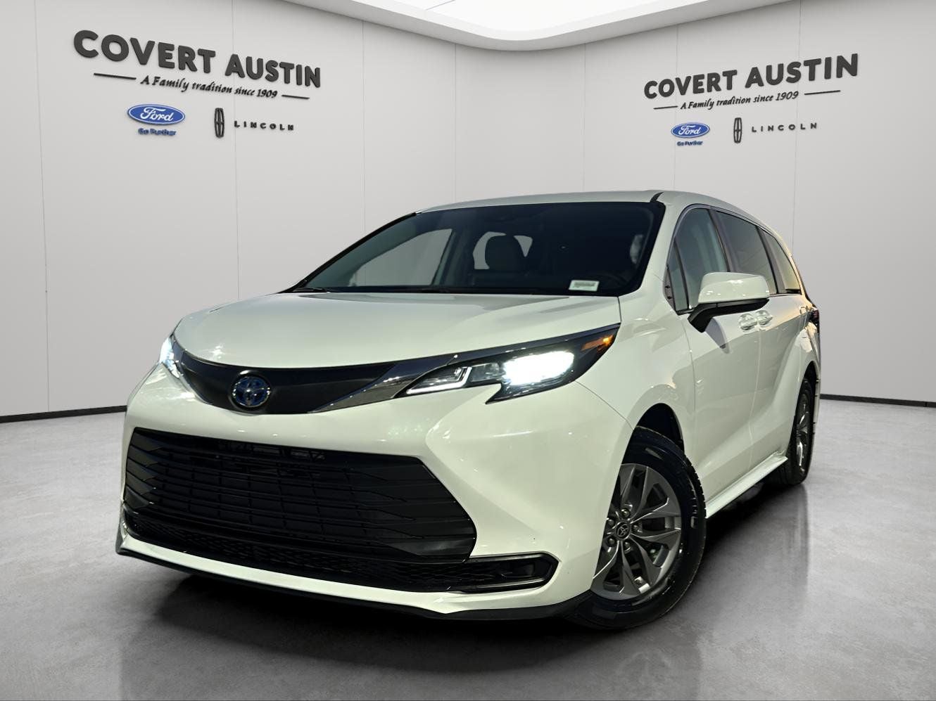 2024 Toyota Sienna LE 8 Passenger