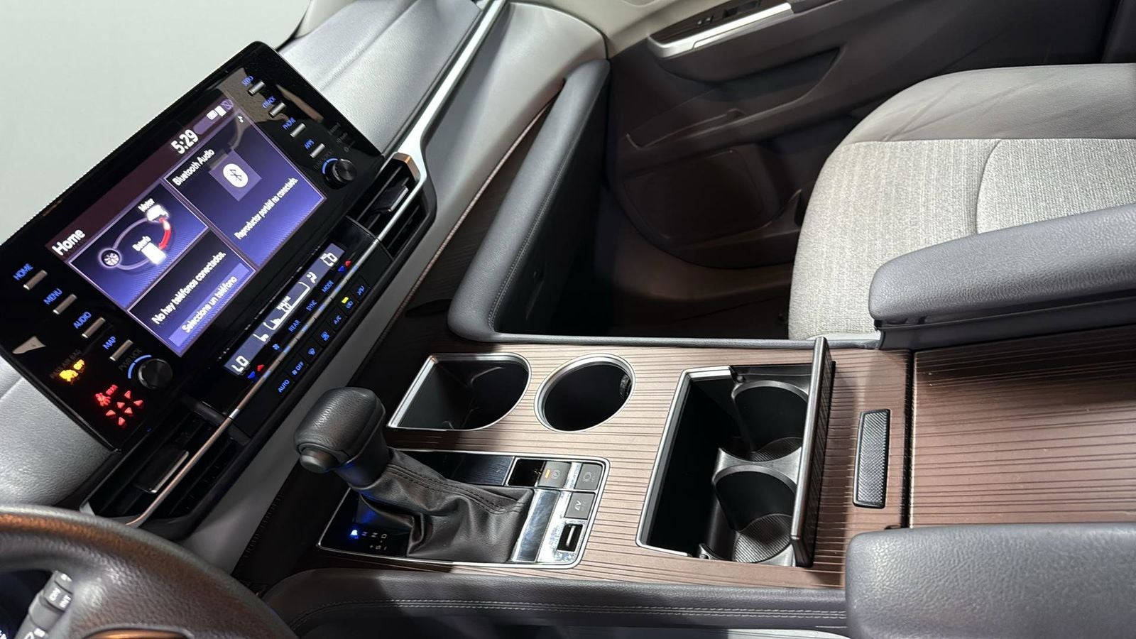 2024 Toyota Sienna LE 8 Passenger