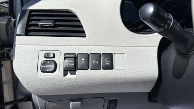 2013 Toyota Sienna XLE 8 Passenger