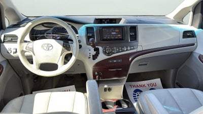 2013 Toyota Sienna XLE 8 Passenger