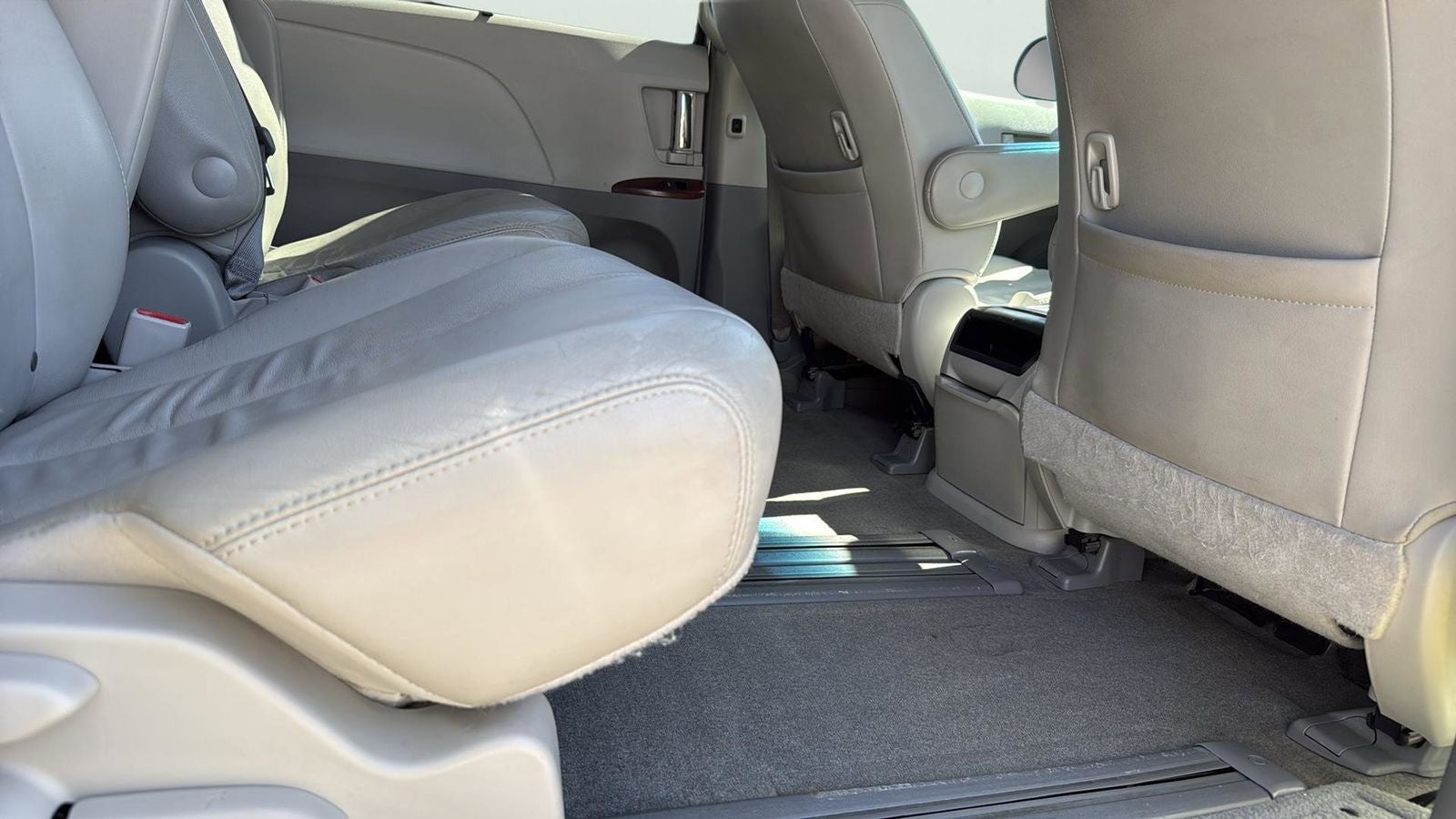 2013 Toyota Sienna XLE 8 Passenger