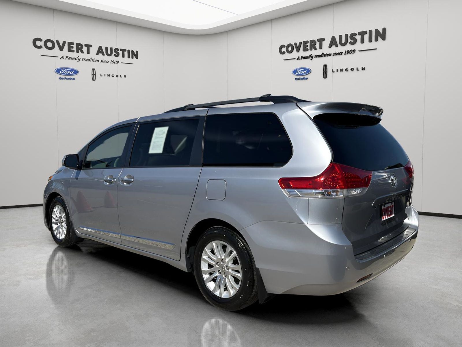 2013 Toyota Sienna XLE 8 Passenger