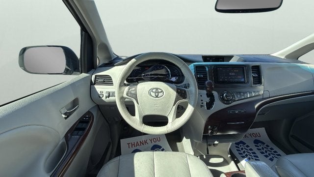 2013 Toyota Sienna XLE 8 Passenger