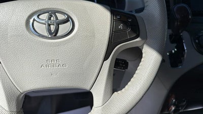 2013 Toyota Sienna XLE 8 Passenger