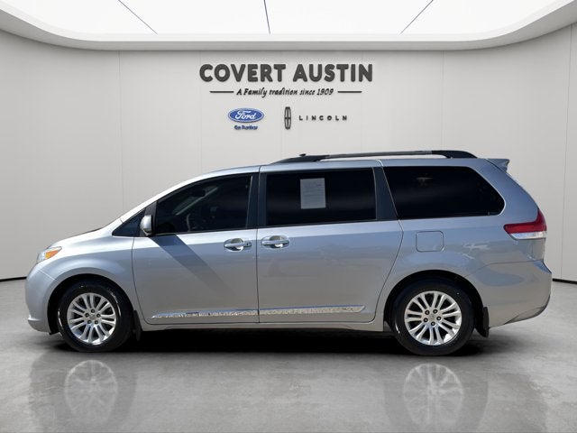 2013 Toyota Sienna XLE 8 Passenger