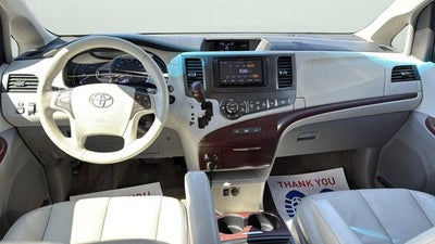 2013 Toyota Sienna XLE 8 Passenger