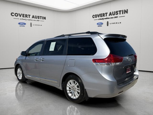 2013 Toyota Sienna XLE 8 Passenger