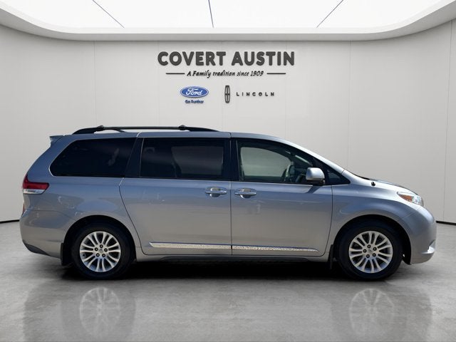 2013 Toyota Sienna XLE 8 Passenger