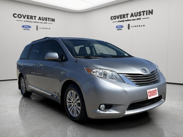 2013 Toyota Sienna XLE 8 Passenger