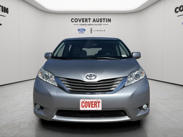 2013 Toyota Sienna XLE 8 Passenger