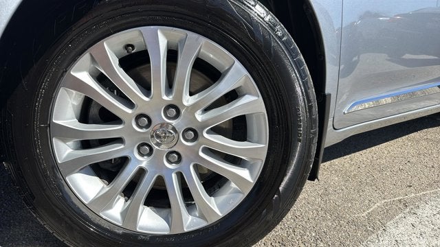 2013 Toyota Sienna XLE 8 Passenger