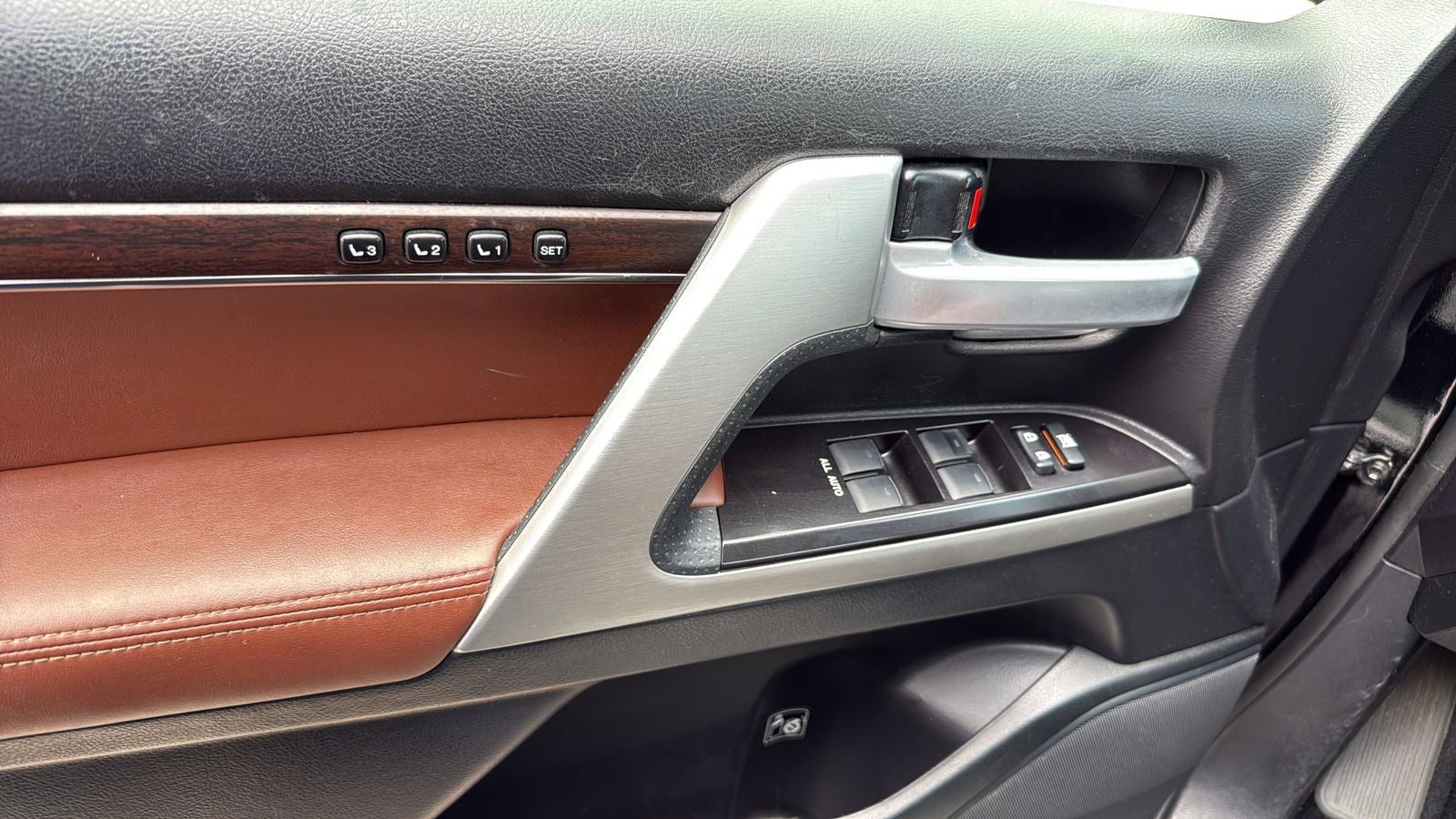 2018 Toyota Land Cruiser Base