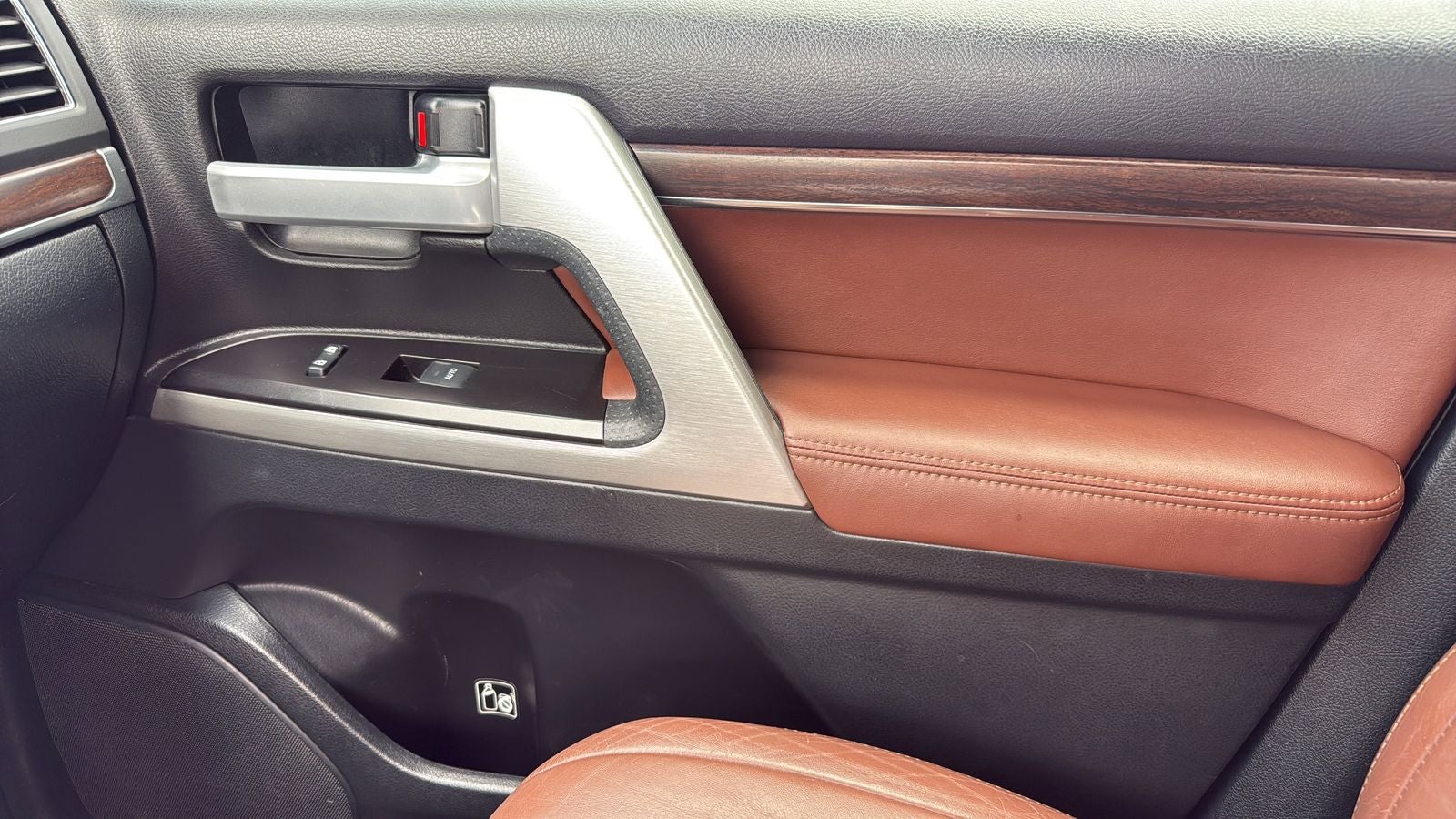 2018 Toyota Land Cruiser Base