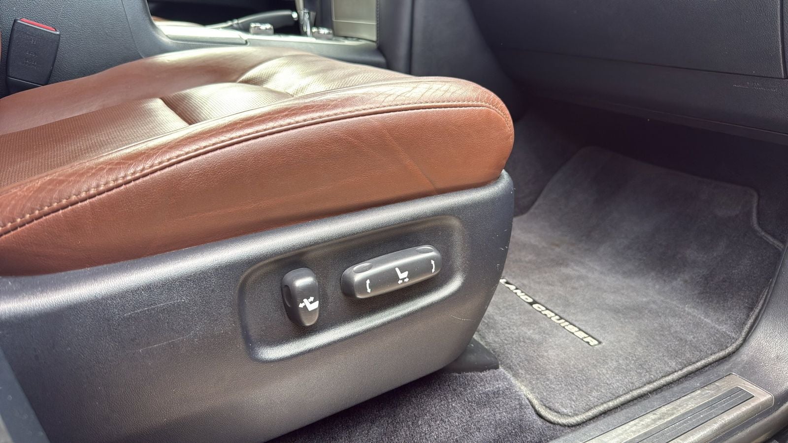 2018 Toyota Land Cruiser Base