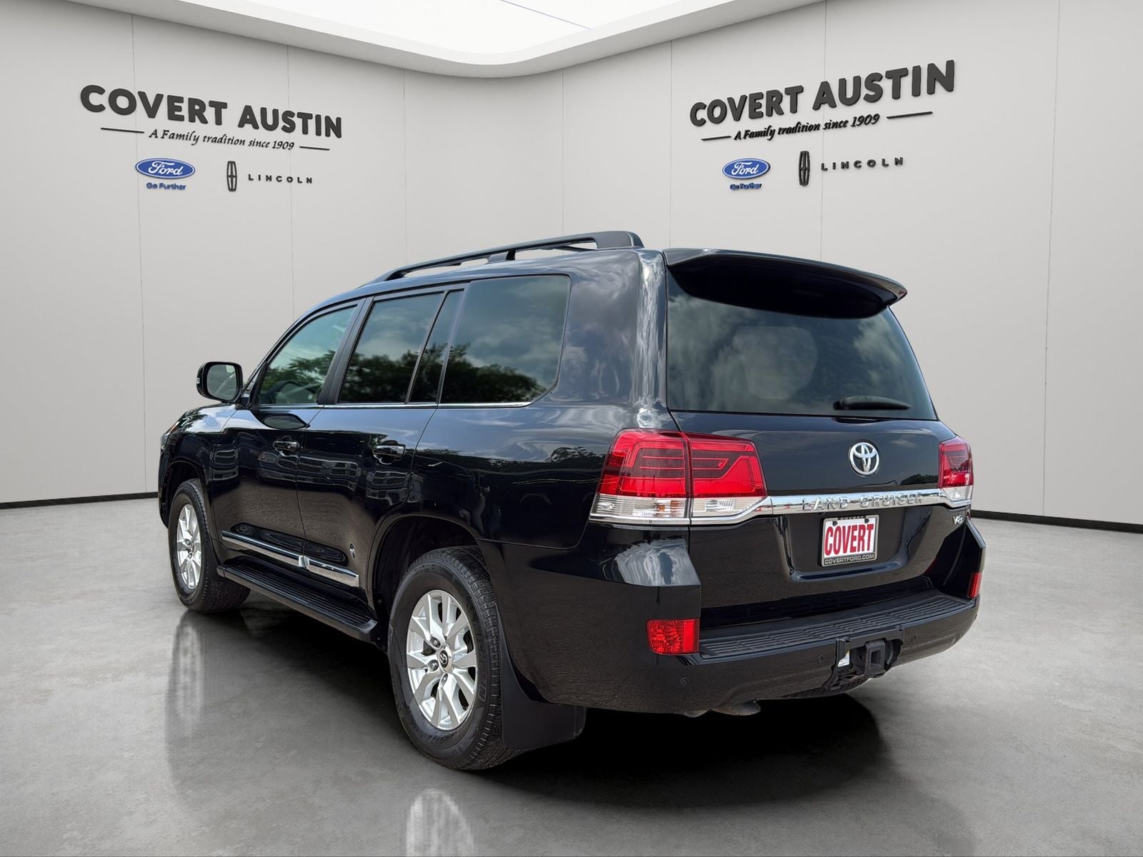 2018 Toyota Land Cruiser Base