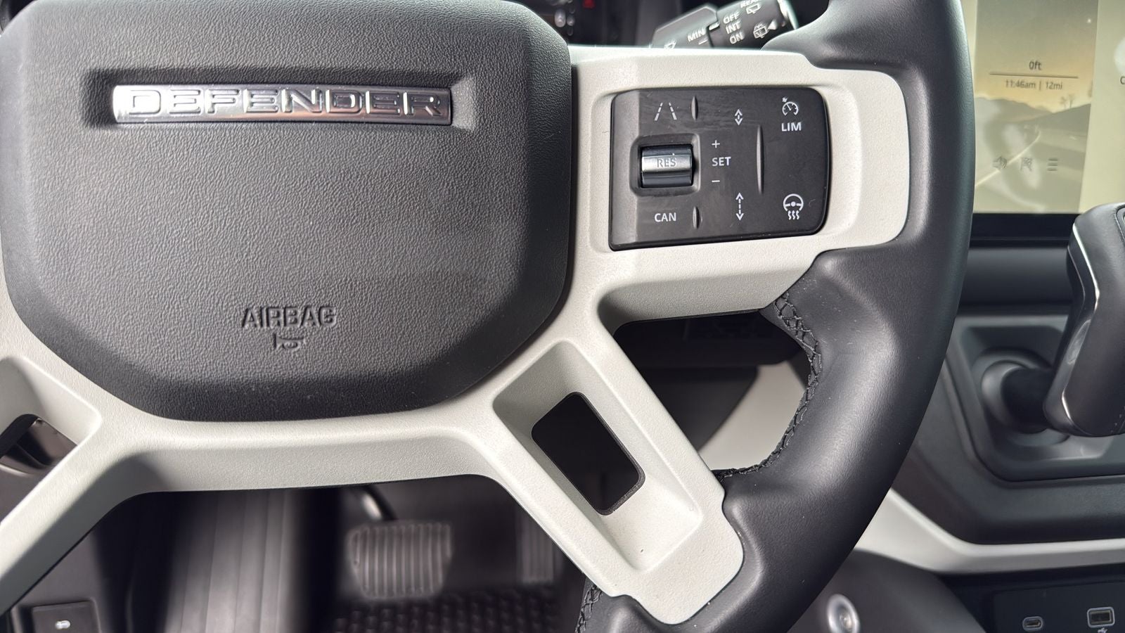 2024 Land Rover Defender 130 X-Dynamic SE