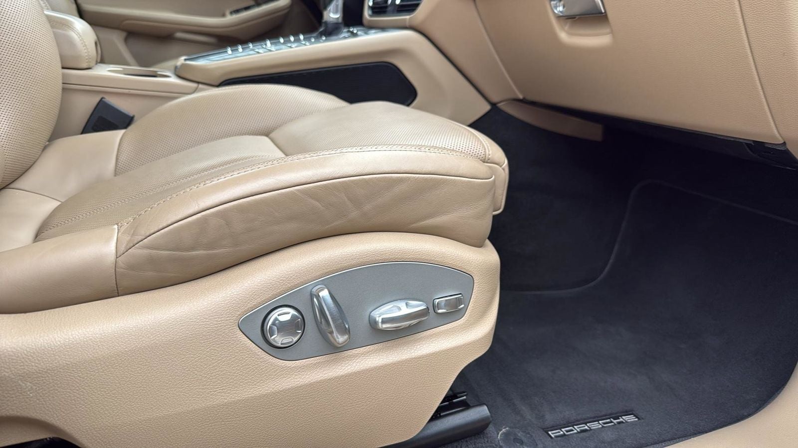 2020 Porsche Macan Base